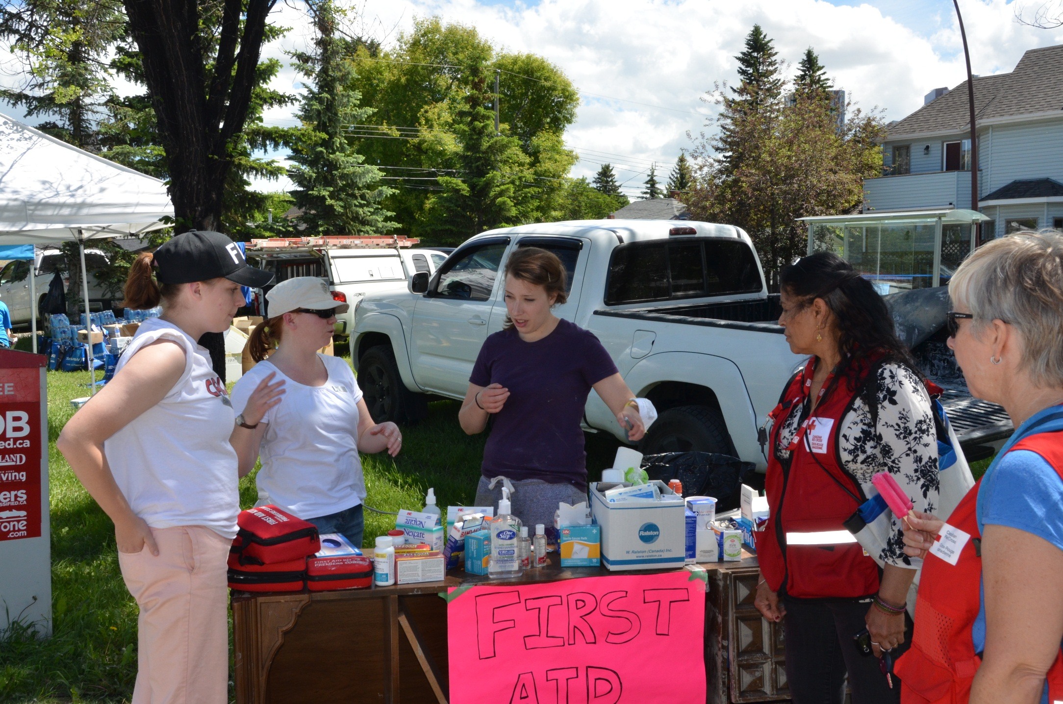 Red Cross volunteers meet nursing students at first aid stand