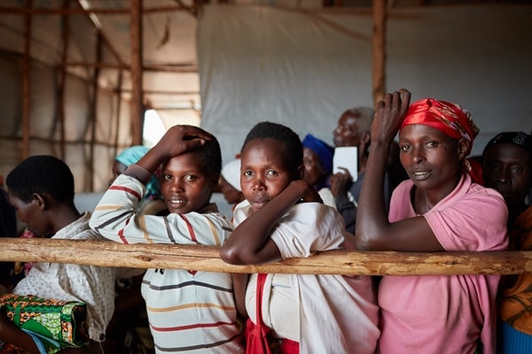 Refugees from Burundi line up for relief items