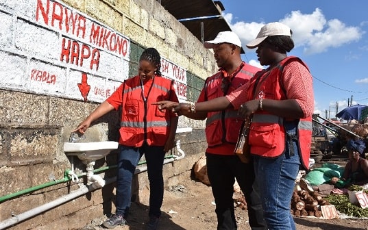 Kenyan Red Cross workers at a water station.