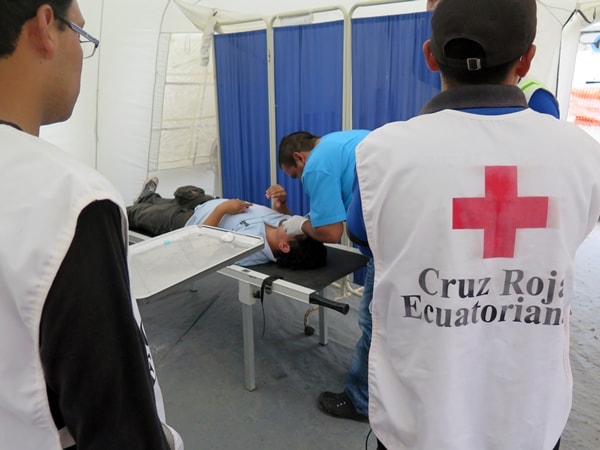 Ecuador Red Cross paramedic students look on