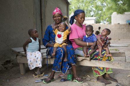 Two mothers and their children in Mali