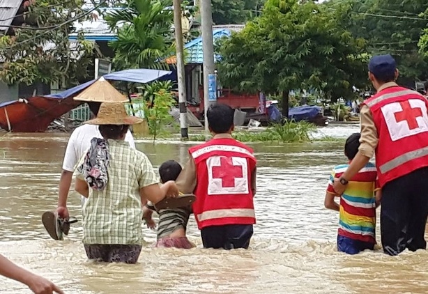 Myanmar Red Cross Society volunteers respond to flooding