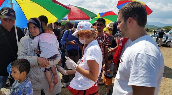 In the FYR of Macedonia, Red Cross food parcels are distributed to refugees