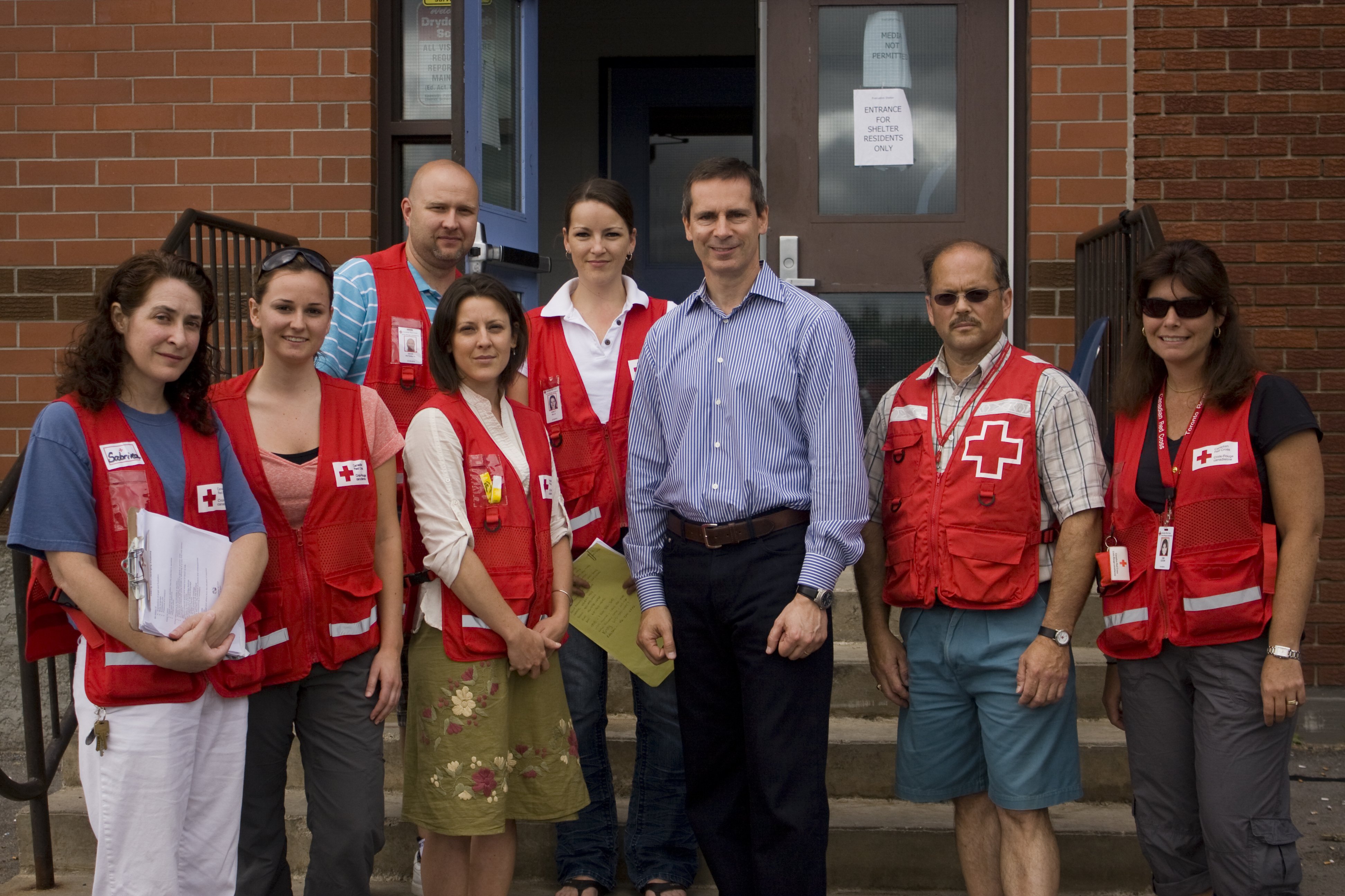 Ontario Premier Dalton McGuinty with Red Cross volunteers in Dryden, ON