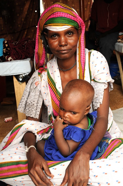 This woman and her child suffer from cholera and are treated in the cholera health centre in Mongo, Chad.
<p>Photo: Sophie Chavanel / IFRC