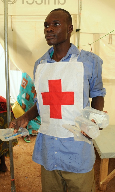 Volunteers from the Chad Red Cross are helping at the centre for cholera treatment in Mongo.
<p>Photo: Sophie Chavanel / IFRC