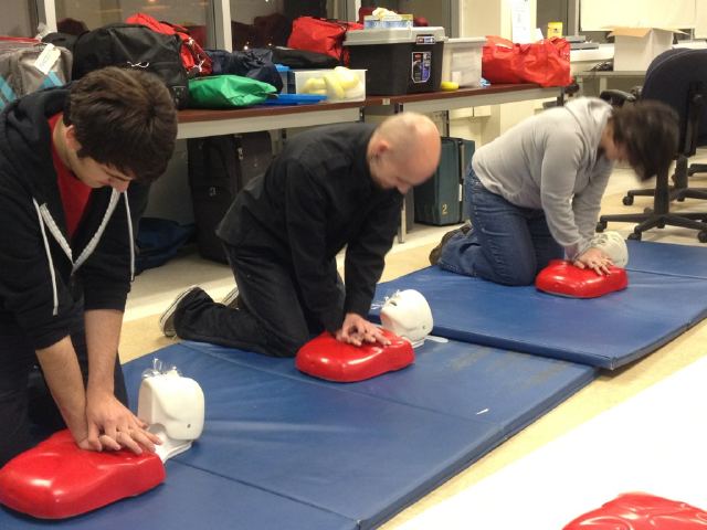 Edmonton group learns chest compressions.
