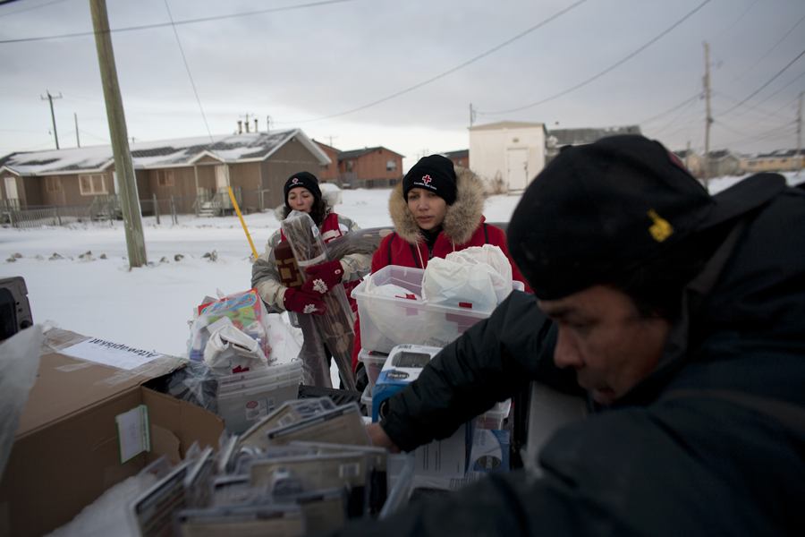 Red Cross works with the local community in Attawapiskat