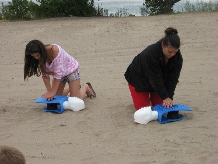 In Niagara Region, participants learn CPR on the beach. 