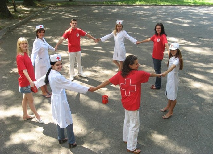 Red Cross and Red Crescent. Международный комитет красного Креста. Российский красный крест волонтеры. Одежда организации красного Креста.