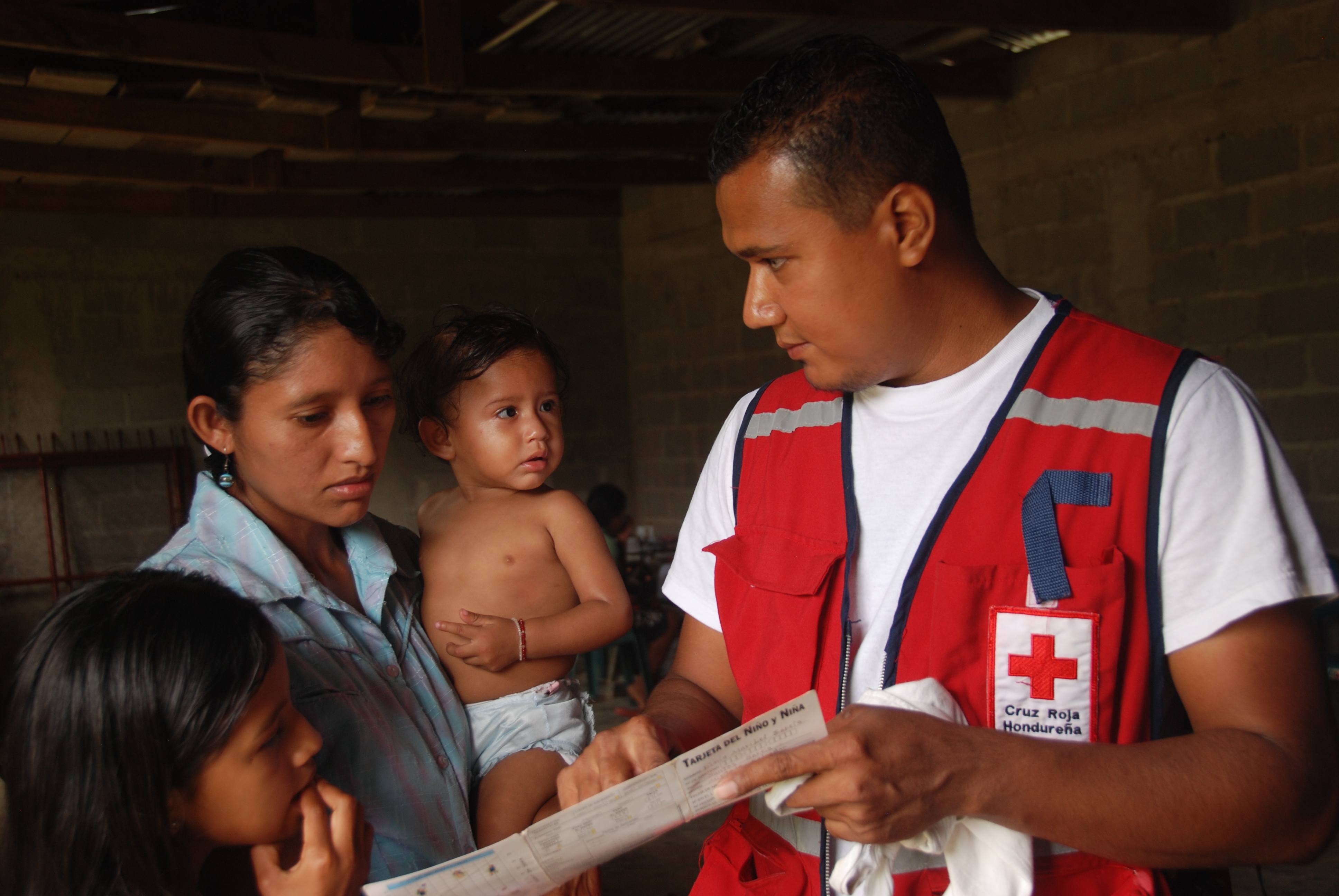 Providing nutrition counselling to families in Honduras