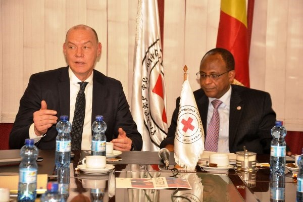 Canadian Red Cross CEO Conrad Sauvé and the president of the Ethiopian Red Cross Society