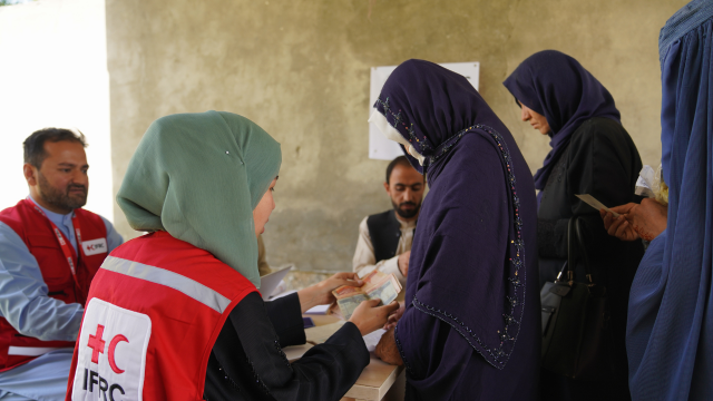 IFRC volunteer helping a group of women in Afghanistan