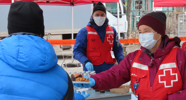 Canadian Red Cross volunteers distributing food supplies