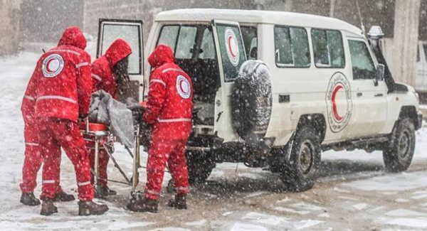 Syrian Arab Red Crescent volunteers continue to provide assistance in winter conditions