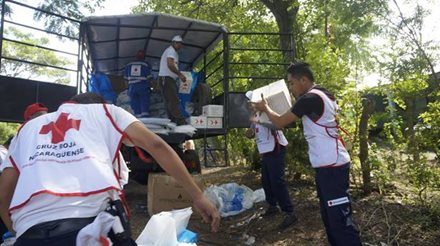 Nicaraguan Red Cross loading supplies