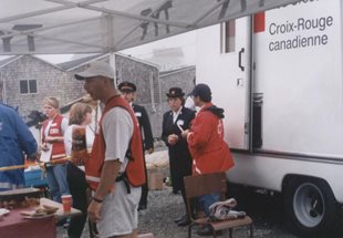 Red Cross workers provide food to responders of the Swissair crash