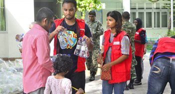 Maldivian Red Crescent volunteers distribute water