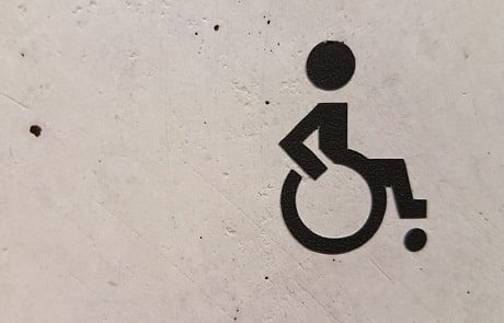 Wheelchair sign on a concrete wall