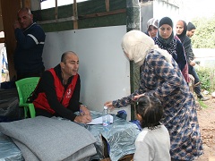 Lebanese Red Cross blanket distributions to Syrians in Ketermaya. 