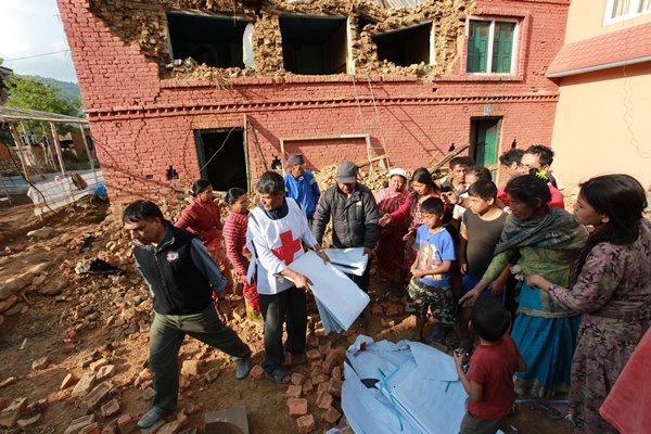 Nepal Red Cross distributing tarpaulins