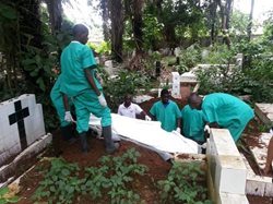 Red Cross teams at the forefront of the Ebola response in Guinea