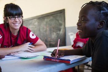 The Canadian Red Cross clinic offers on-site primary health care and raises awareness on the risks of cholera. Emilie’s role is to provide first-aid psychological care.