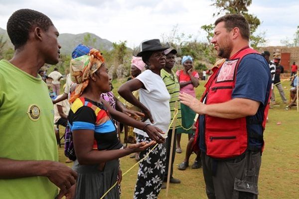 Red Cross mobile clinic deputy team leader Patrick Raymond talks to community 