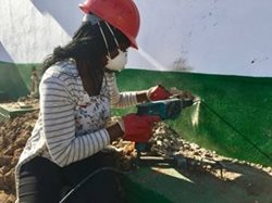 Hiring women labourers in Mozambique